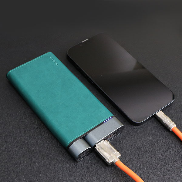 Efisien 10000mAh Power Bank dengan Metal Shell dan 3 Port - Muat Setiap Perangkat USB-C!